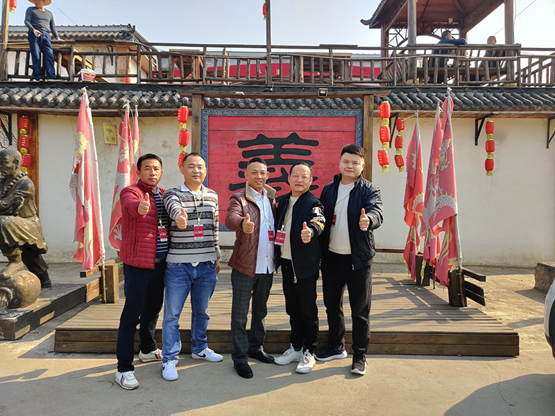 润东方环保空调团队出游.jpg
